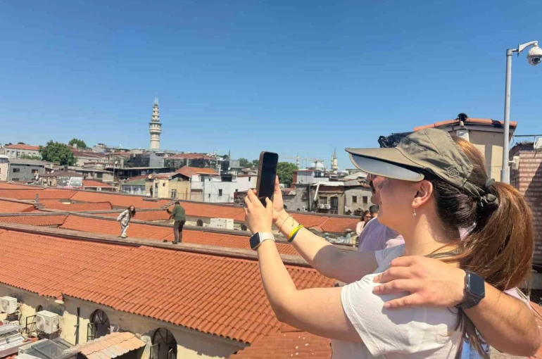 Kapalıçarşı turuna yoğun ilgi: Çatıda adeta fotoğraf yarışı