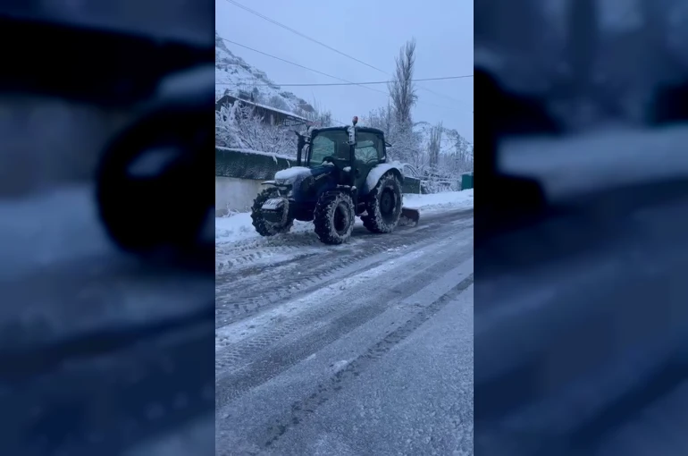 Kapanan yollarını kendi imkanları ile açtılar