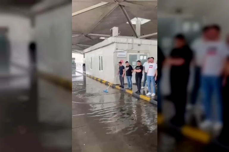 Kapıkule’de yollar göle döndü, tarlalar zarar gördü