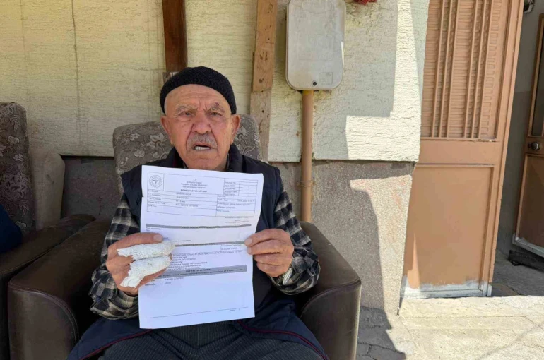 Kapıyı kırıp 86 yaşındaki adamı önce merdivenden attı, sonra darp etti