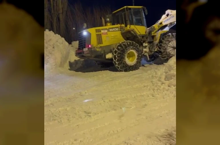 Kar kalınlığı iş makinesinin boyunu geçti