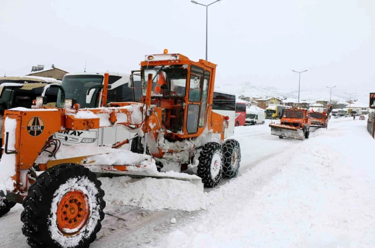 Kar nedeniyle Çelikhan- Malatya Karayolu ulaşıma kapatıldı