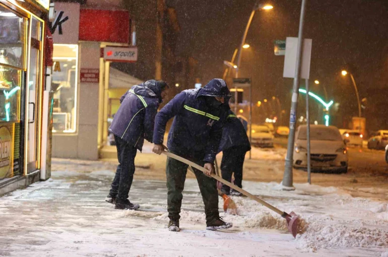 Kar yağışı gitti buzlanma, çığ ve don tehlikesi var