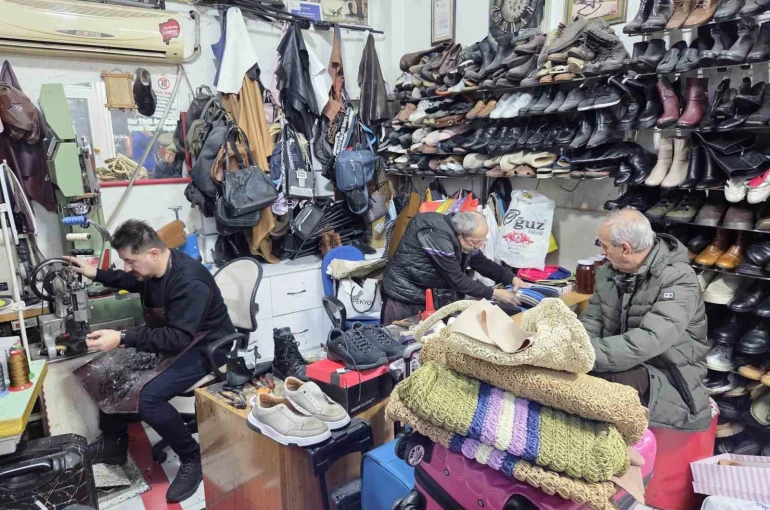 Kara kış ayakkabı tamircilerini ısıttı 