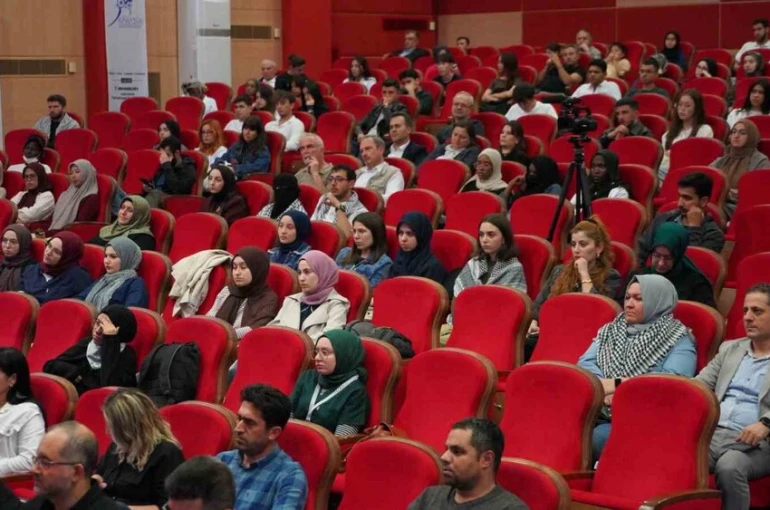 Karabük Üniversitesinde "Gazze’de Çocuk Olmak" paneli düzenlendi