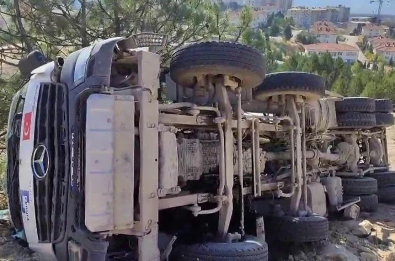 Karabük’te devrilen beton mikseri sürücüsü yaralandı