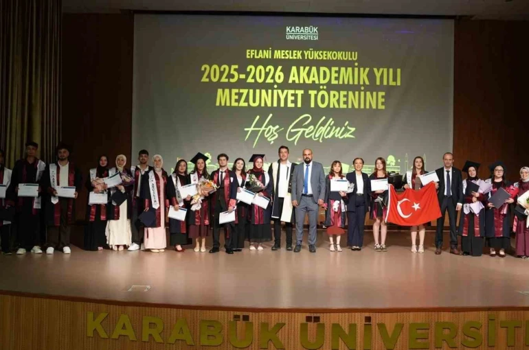 Karabük’te meslek yüksekokullarında mezuniyet coşkusu