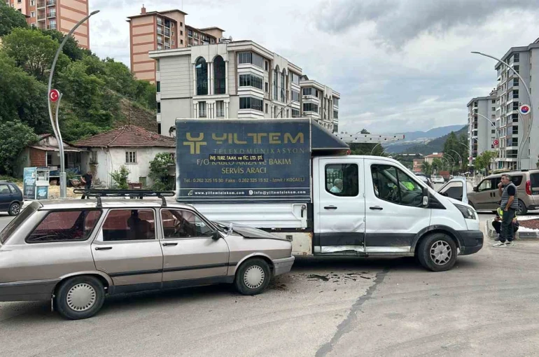 Karabük’te otomobil kamyonetle çarpıştı: 1 yaralı