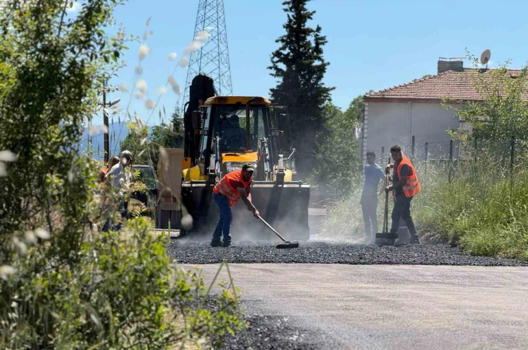 Karabük’te sıcak asfalt çalışmaları devam ediyor