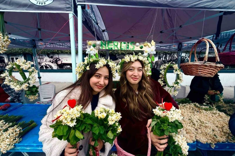 Karaburun’da mis kokulu nergis festivali
