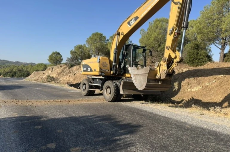 Karacaören’de yol genişletme ve asfalt yenileme çalışması başladı