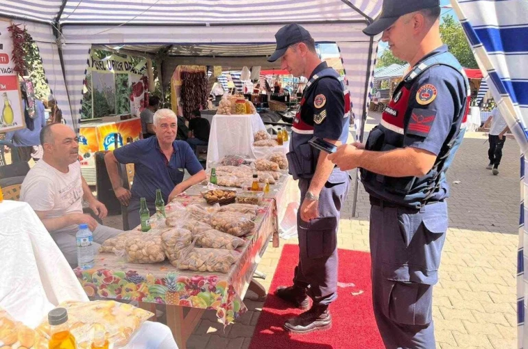 Karacasu’da festival alanında esnafa ’Güvenli Ticaret’ uyarısı
