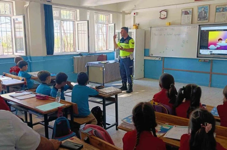 Karacasu’da ilkokul öğrencilerine trafik eğitimi