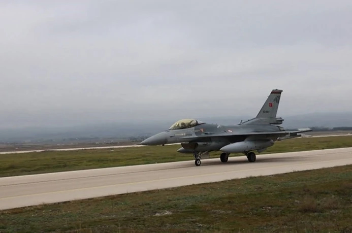 Karadeniz semalarında Türk Hava Kuvvetleri’nden eğitim uçuşu