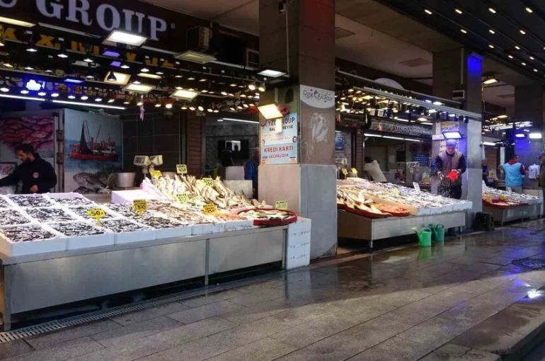 Karadeniz son 35 yılın en bereketli hamsi sezonunu yaşıyor