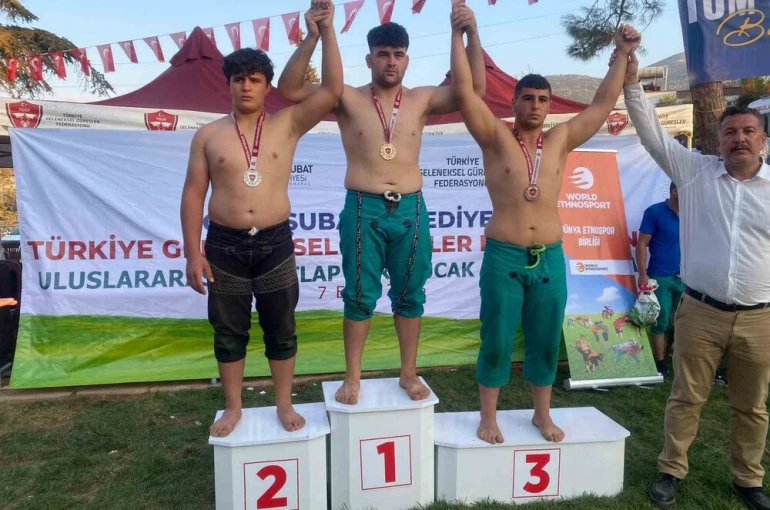 Karakucak güreşlerinde Erzincanlı sporculardan 1 birincilik, 1 ikincilik 