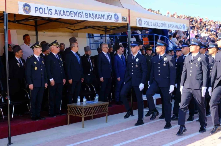 Karaman POMEM’de 409 polis adayı mezun oldu 