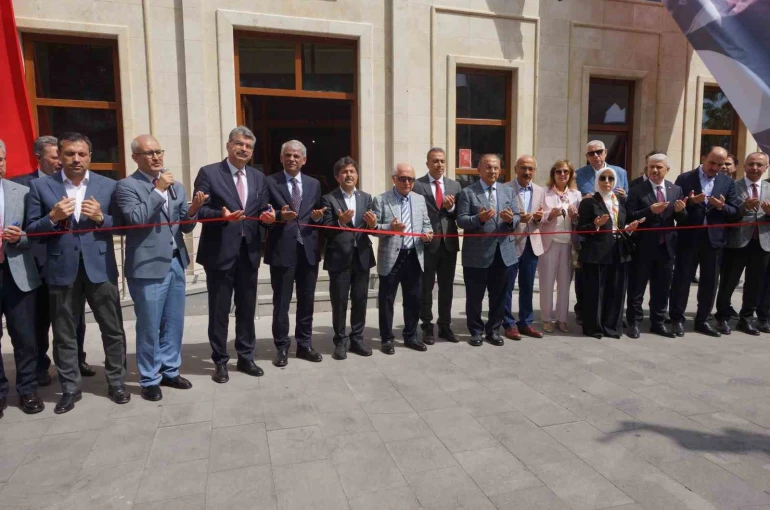 Karaman’da Ahmet Keleşoğlu Arkeoloji ve Etnografya Müzesi törenle açıldı