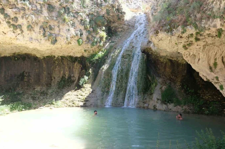 Karaman’da Akpınar Şelalesi yeniden akmaya başladı