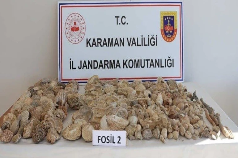 Karaman’da kaçak sigara ile 420 adet fosil ele geçirildi: 12 kişi tutuklandı 