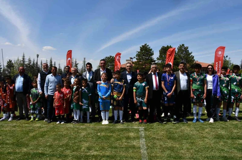 Karaman’da kırsaldaki çocuklar yeşil sahada buluştu