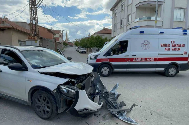 Karaman’da maddi hasarla atlatılan kaza kameraya yansıdı