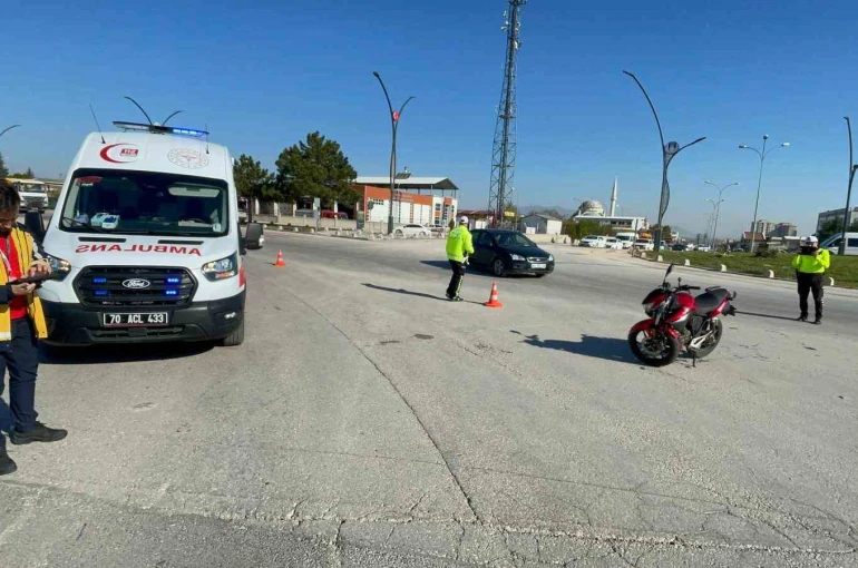 Karaman’da motosiklet kazası kamerada: 1 yaralı