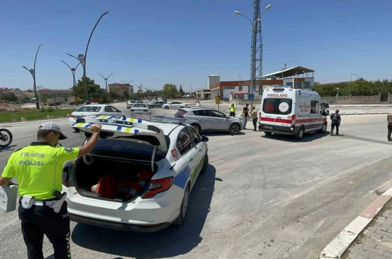 Karaman’da otomobille çarpışan motosikletin sürücüsü yaralandı