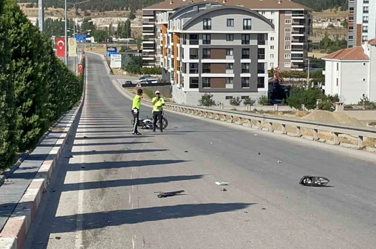 Karaman’da otomobille çarpışıp devrilen motosikletin sürücüsü yaralandı