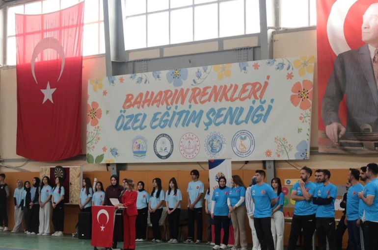 Karapınar’da özel öğrencilerden renkli şenlik