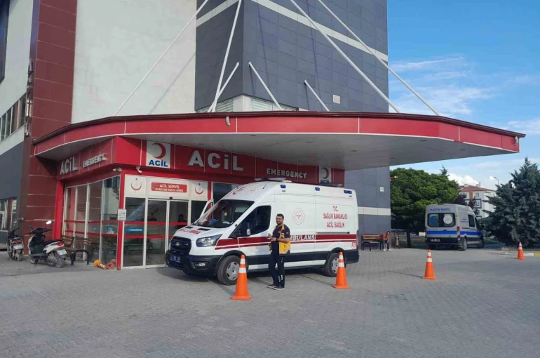 Karapınar’da kamyon ile minibüs çarpıştı: 4 yaralı