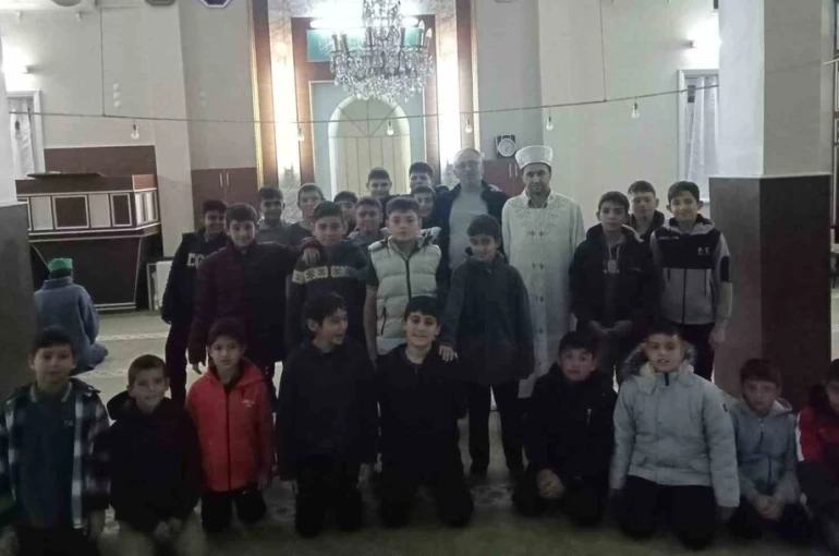 Karapınar’da öğrenciler sabah namazında buluştu