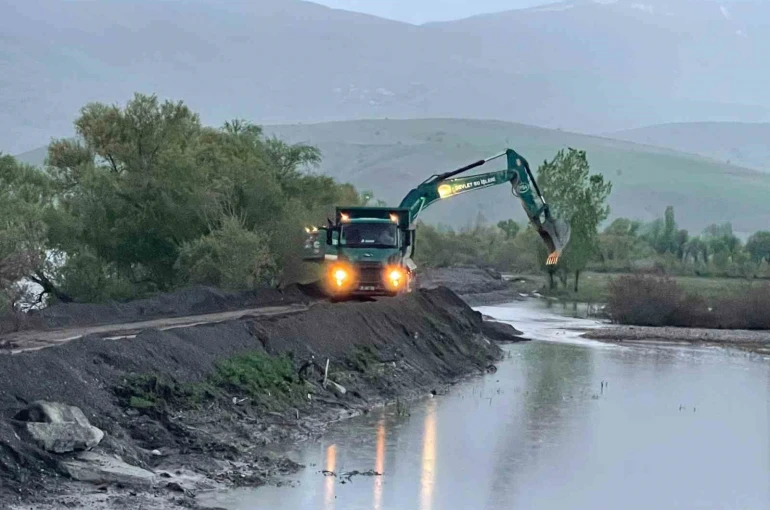 Karasu Nehri’nde sedde yükseltme çalışmaları sürüyor