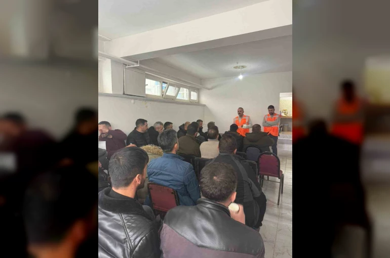 Karayazı esnaf derneğinden örnek dayanışma