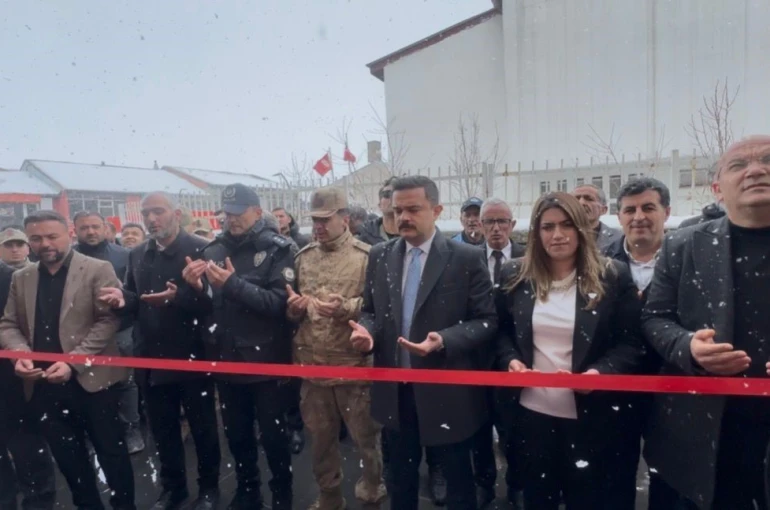 Karayazı’da esnaf derneği açıldı 