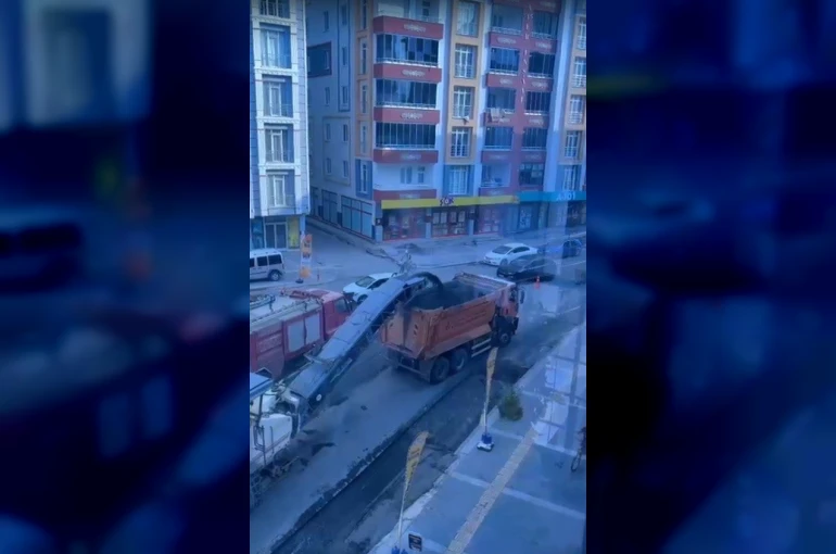 Karayolları ekipleri Kars’ta şehir içi yollarda asfalt seferberliği başlattı