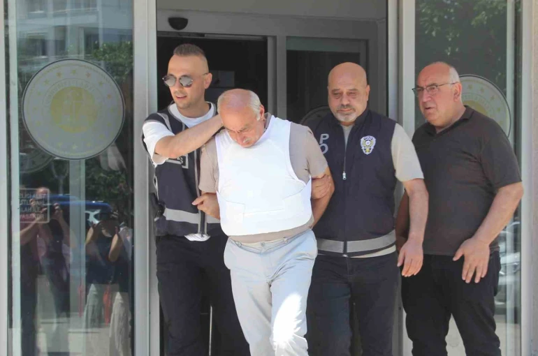 Kardeş katliamında zanlı tutuklandı: Çelik yelekle cezaevine götürüldü