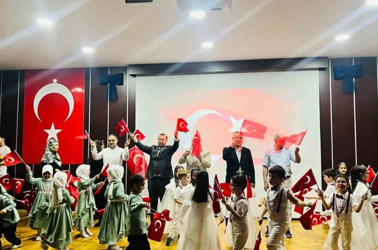 Kardeş Kur’an Kursları yılsonunu coşkuyla kutladı