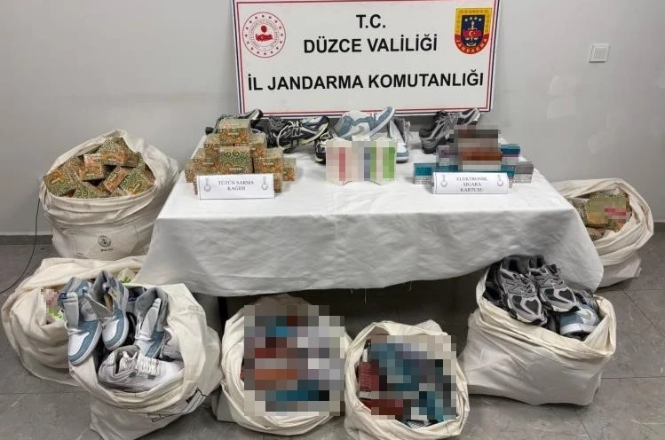 Kargo gönderiminden kaçak ürün çıktı 