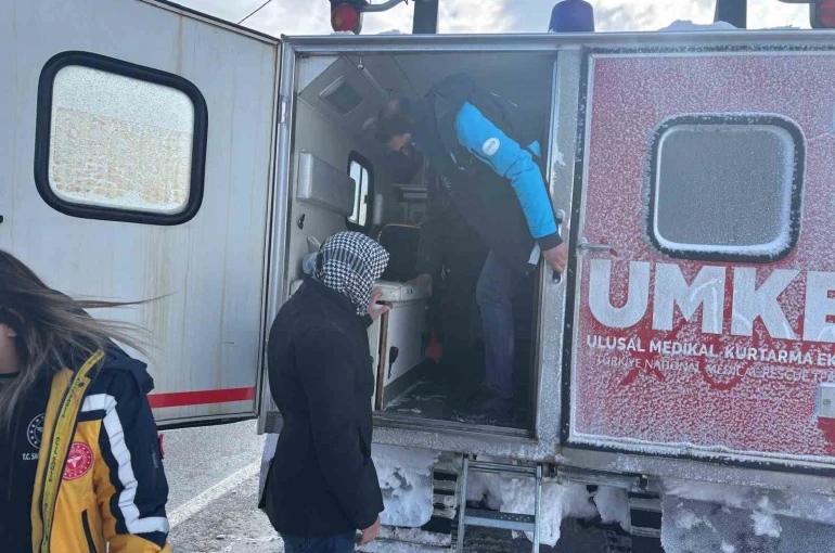 Karlıova’da zorlu kış şartlarında UMKE’den hayat kurtaran müdahale
