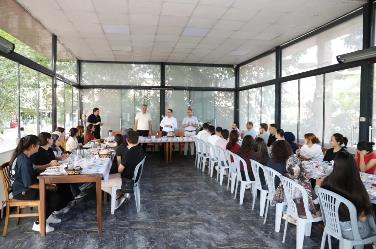 Karpuzlu’da YKS öncesi öğrencilere moral kahvaltısı