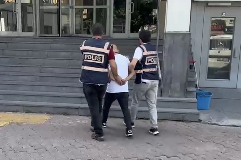 Karşılıksız çek düzenlemekten 52 yıl kesinleşmiş hapis cezası bulunan şahıs yakalandı 