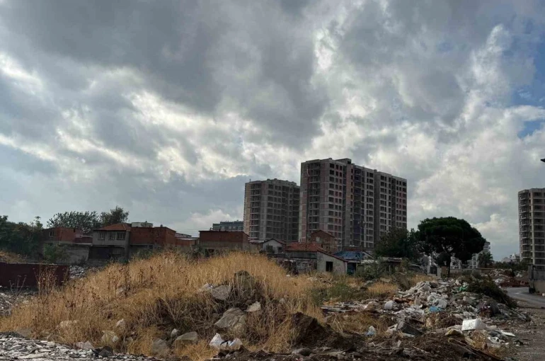 Karşıyaka Belediyesi’nde grevciler sürgün edildi