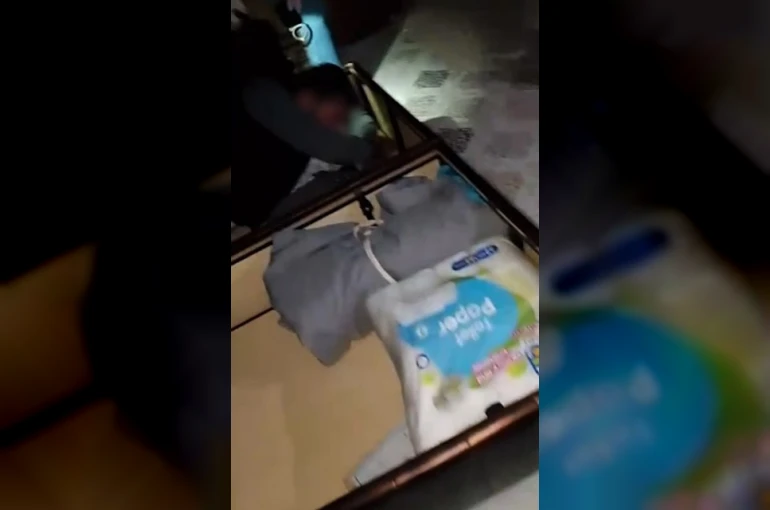 Kars’ta 17 yıl hapis cezalı firari suç makinesi, baza altında yakalandı