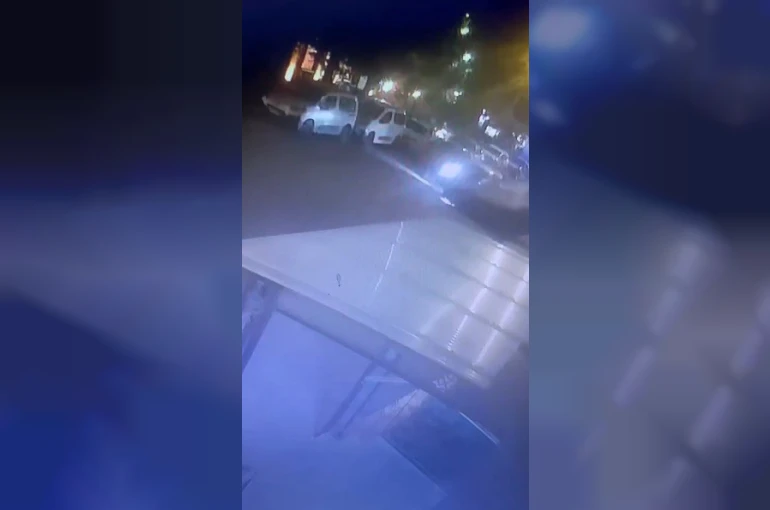 Kars’ta 4 kişinin yaralandığı kaza güvenlik kamerasında