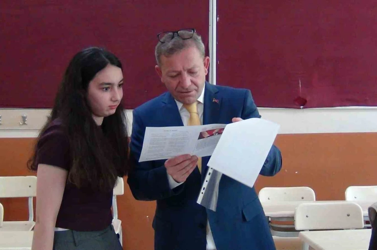 Kars’ta 53 bin 676 öğrenci karne sevinci yaşadı, yaz tatili başladı