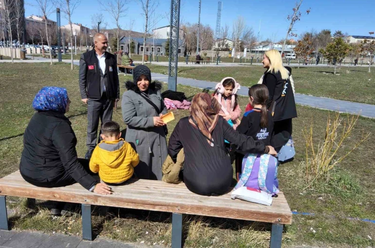 Kars’ta Açık Kapı’dan şiddetle mücadele için farkındalık seferberliği