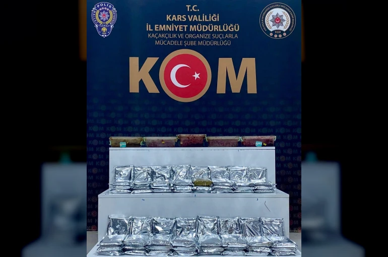 Kars’ta kaçakçılık operasyonu: Binlerce makaron ve kilolarca tütün ele geçirildi