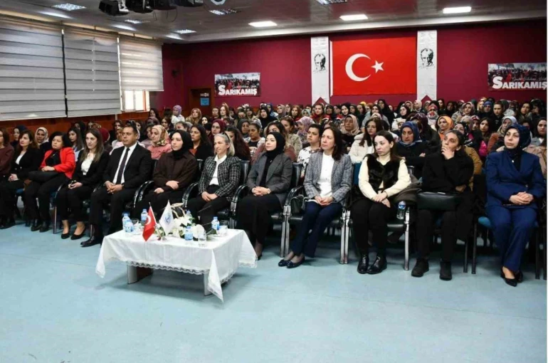 Kars’ta koruyucu aile hizmeti için farkındalık toplantısı düzenlendi
