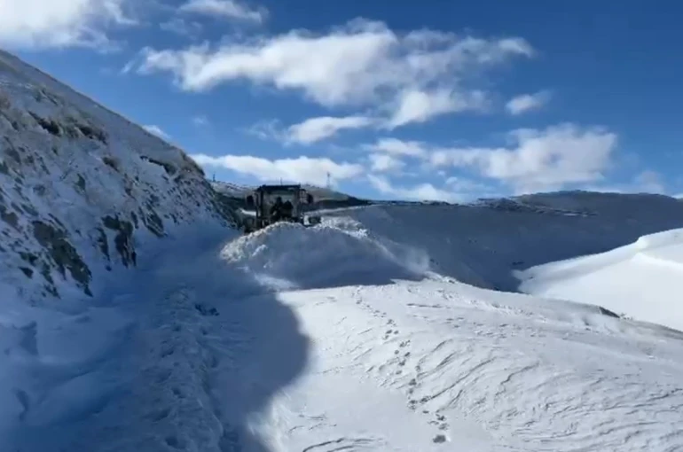 Kars’ta köy yolları tek tek açılıyor